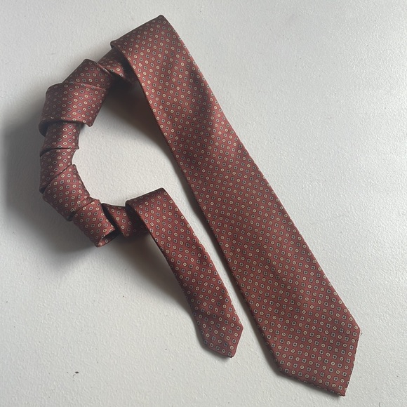 Vintage Eaton’s silk tie in a traditional Foulard pattern - Picture 4 of 8